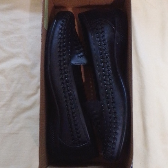 Shoes - Picture 2 of 3